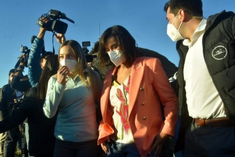 Ministra Siches suspende actividades en La Araucanía tras disparos durante el traslado de la comitiva