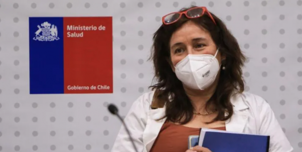 Ministra de Salud, Begoña Yarza, recomienda vacunarse contra la influenza y el Covid "el mismo día" y hacerlo en distintos brazos