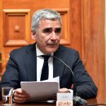 Carlos Peña: “En Chile se le piden cuentas a la izquierda pero la derecha enmudece, se refugia en las causas del Golpe”