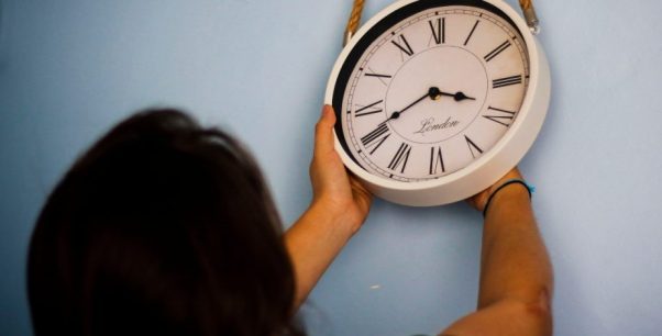 Cambio de hora: Horario de verano comenzará a regir la semana siguiente al plebiscito