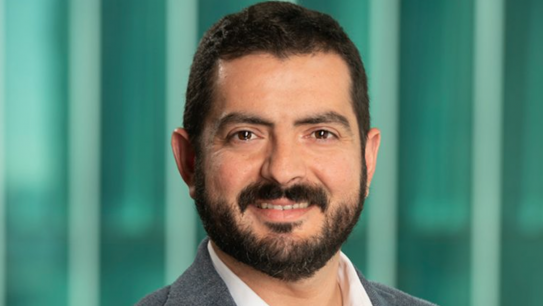 Camilo Feres: "La mayoría que sustenta a este gobierno no confía en el que tiene al lado"