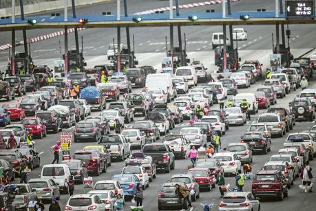 Fin de semana largo: adelantan salida de 380 mil vehículos desde la capital