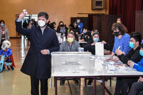 Presidente Boric tras votar en Punta Arenas: "Ejerzamos el derecho y deber a escribir nuestra historia"