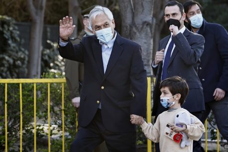 Ex presidente Piñera tras votar: "Tenemos un compromiso por una nueva y buena Constitución y lo vamos a cumplir"