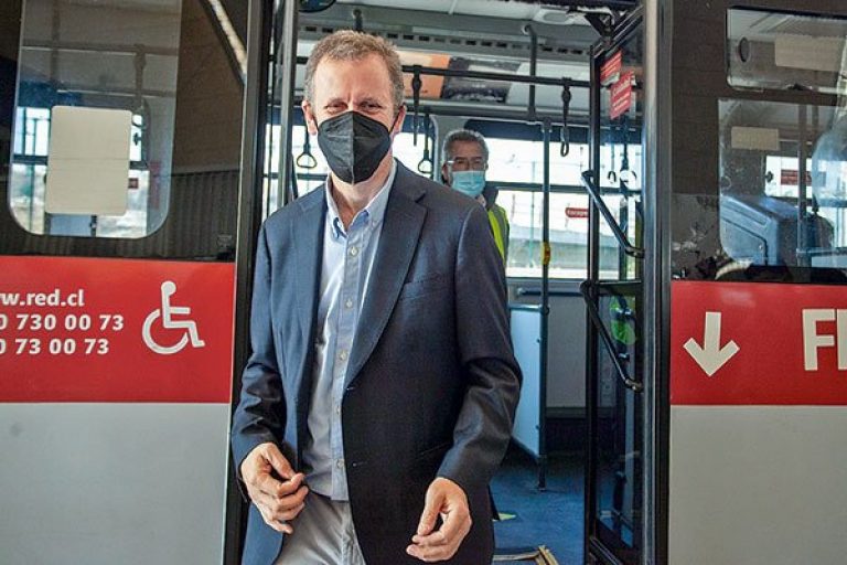 Juan Carlos Muñoz, ministro de Transportes: ''Este fin de semana hay que ser especialmente cuidadosos con el consumo de alcohol y la conducción''