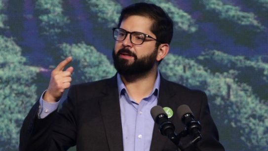 Roberto Izikson de Cadem: "No le asignemos una sola causal a la subida de 8 puntos en la aprobación al presidente Boric"