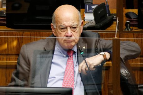 José Miguel Insulza: "La política está agitada tras lo que fue el desastre de la Convención para algunos"