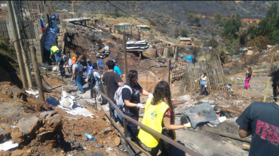 Colegio Médico de Valparaíso llama a voluntarios en incendios forestales a aportar “pero sin convertirse en problema logístico”