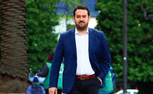 Gobernador de La Araucanía crítica una “lenta reacción” del gobierno durante los incendios forestales