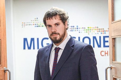 Álvaro Bellolio, ex director de migraciones: "Ideológicamente el gobierno está en contra de las expulsiones"