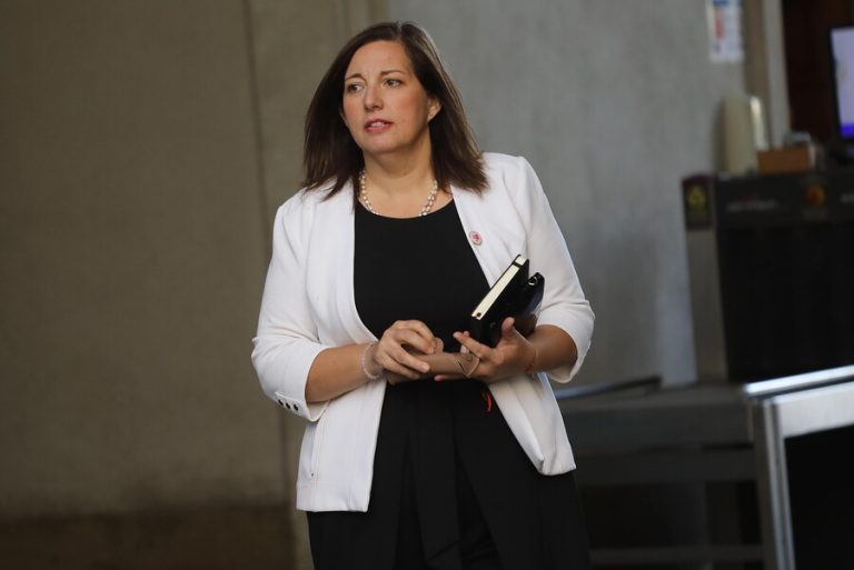 Paulina Vodanovic, presidenta PS: "La derecha está en una pugna por quién tiene más estrellas de sheriff, y en eso pierde Carabineros"