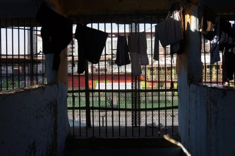 Catalina Edwards explica la dramática situación de sobre población en las cárceles de Chile