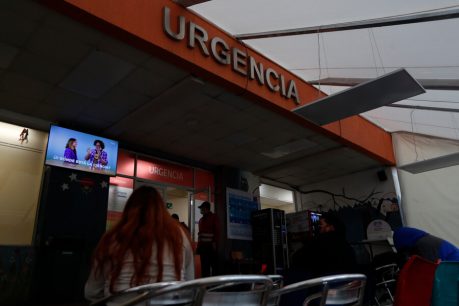 Doctor Gabriel Cavada por virus sincicial e influenza: "Yo casi obligaría al uso de mascarillas en lugares aglomerados"