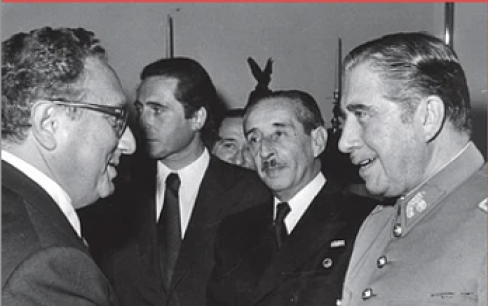 Peter Kornbluh, autor de "Pinochet Desclasificado": "La historia será más clara si es que se tienen los documentos y no las mentiras"