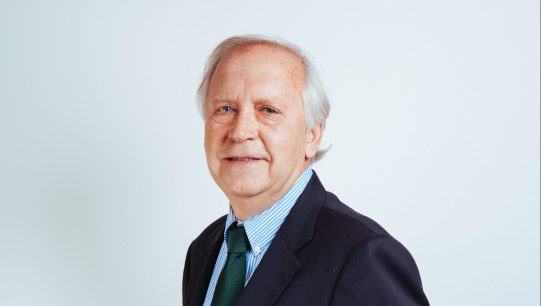 Exministro Burgos por muerte de Belisario Velasco: "Su testimonio nos puede servir para sacar lecciones de lo que ocurrió en el pasado"