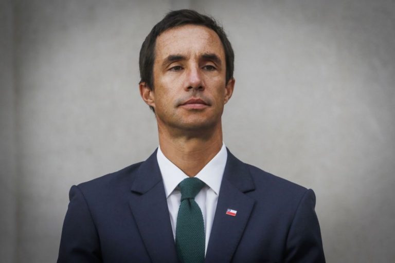 Exbiministro Jobet: "Pretender que Codelco, que no entiende de Litio, controle la operación de SQM es algo más bien ideológico"