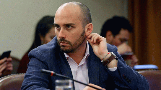 Diputado Longton apunta a que en este reajuste ministerial debe "haber un cambio de actitud"