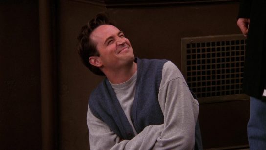 “Hago chistes cuando estoy incómodo”: 10 escenas memorables de Matthew Perry como Chandler Bing en Friends