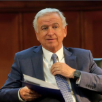 Ex ministro de Hacienda, Felipe Larraín, por Presupuesto 2024: "Las proyecciones del Gobierno en términos de crecimiento no creo que se den"