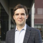 Académico Alejandro Vicondoa explica qué tan factible es la 'dolarización' de Argentina que propone Milei