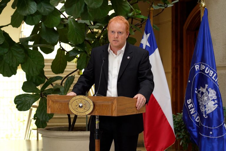 Senador Rojo Edwards y su postura 'en contra' de nueva Constitución: "Estoy dispuesto a pagar los costos que la libertad implique"