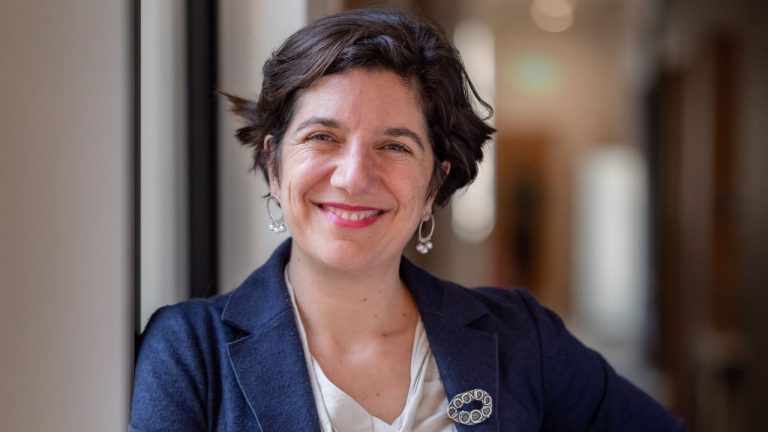 Ministra Aisén Etcheverry afirma que "estamos en un punto de inflexión" y que "tenemos muy buenas capacidades en materia tecnológica" en medio de la irrupción de la IA