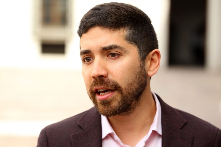 Diputado Santana (PS) confirma que el gobierno enviará modificaciones al proyecto de reforma de pensiones con énfasis en la "participación de privados en el sistema"