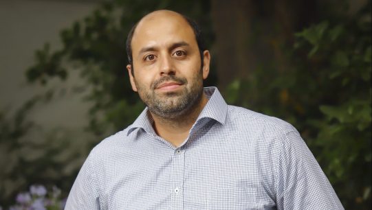 Claudio Alvarado, director del IES: "No es claro que podamos incluir entre los ganadores a las fuerzas del oficialismo"