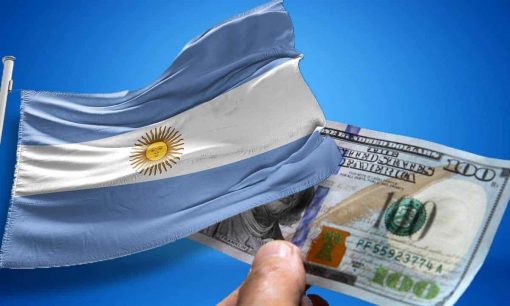 Argentina sitúa el cambio oficial en $800 pesos argentinos: ¿Cómo le afectará a los chilenos?