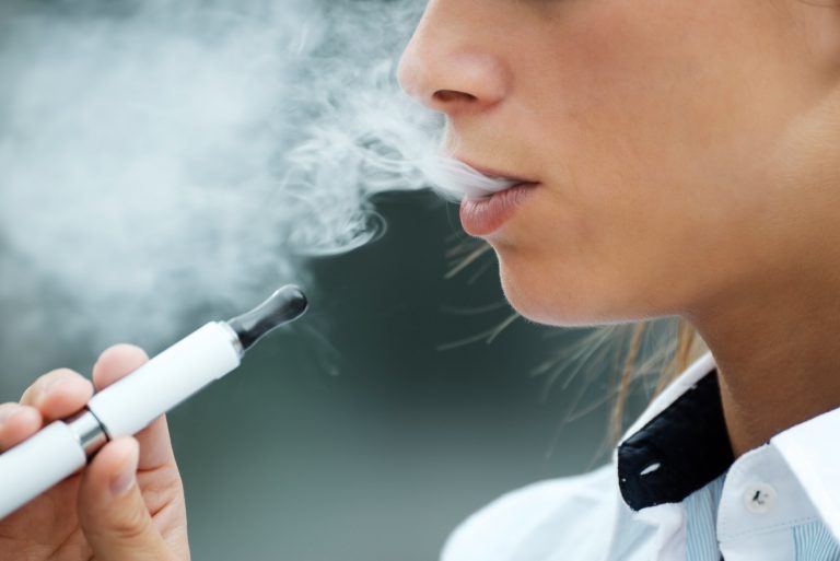 Experta y uso de 'vaporizadores': "Pueden provocar desde bronquitis hasta la muerte"