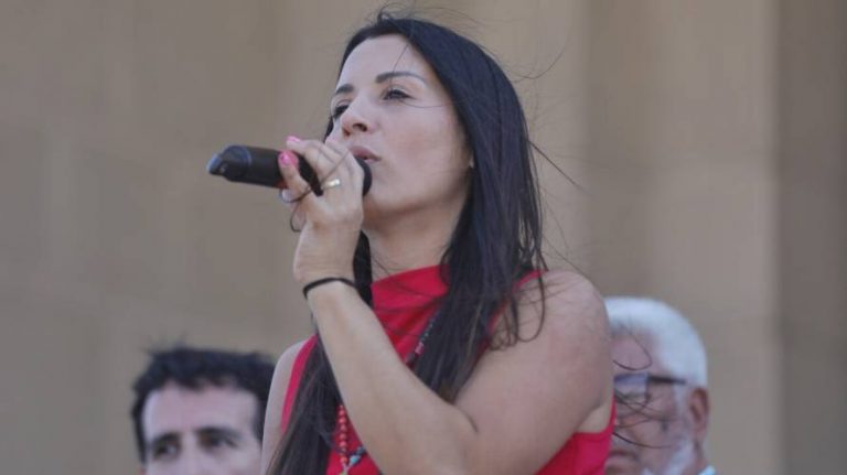 Leda Bergonzi: Quién es la "Sanadora de Rosario" que causa furor en Chile