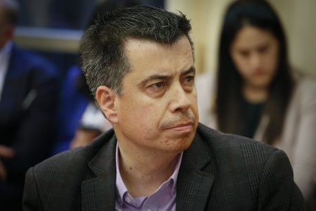 Diputado Andrés Celis dice que "todavía hay tiempo" de bajar a Peso Pluma de Viña: "No es censura, él ya ha venido"