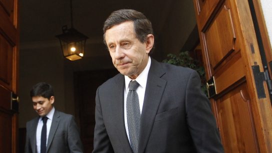 José De Gregorio sugiere “agresiva baja de tasas” y asegura que Banco Central debería reducirla en 200 puntos base