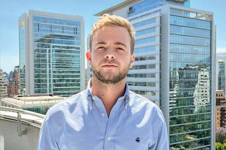 Economista Arturo Claro afirma que si no se ataca el problema de la permisología "no va a haber un impulso en la inversión"