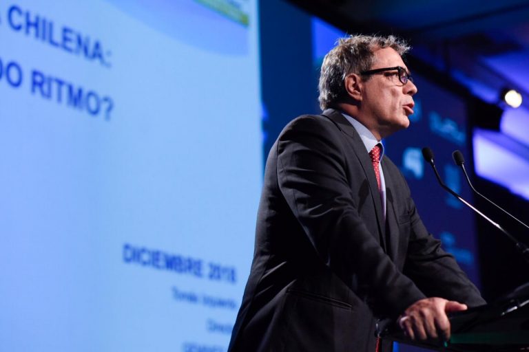 Tomas Izquierdo apunta a "desconexión entre los políticos, la población y sus necesidades" por debate previsional