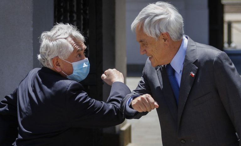 Exministro Paris y gestión de Piñera durante la pandemia: "Él tuvo la visión de negociar las vacunas antes y gracias a eso se salvaron 140 mil personas"