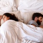 ¿Qué es el “sleep divorce”? La tendencia que está separando de dormitorio a las parejas