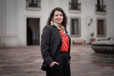 Ministra de Desarrollo Social aclara que ficha FIBE para afectados por incendios sólo se realiza presencial y "nunca de manera online o por teléfono"