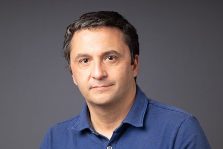 Alfredo Sepúlveda, escritor y académico UDP: "Algunos todavía ven el segundo gobierno de Piñera bajo un manto de ilegitimidad"