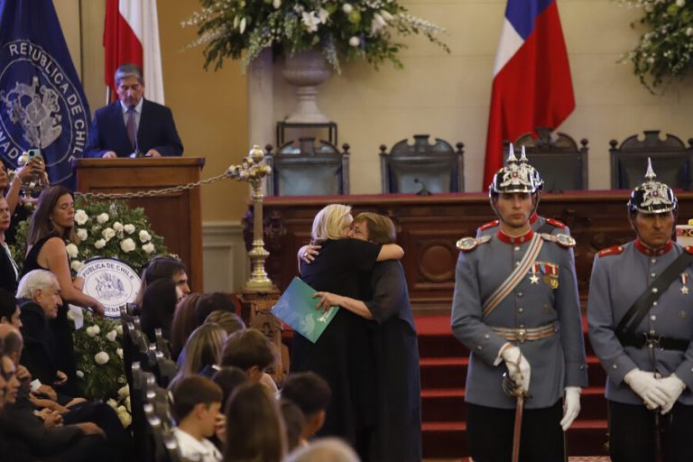 Expresidenta Bachelet en funeral de Piñera: "Pagó el precio más alto de ser autoridad"