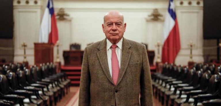 José Miguel Insulza y posible pausa del receso legislativo: "si el Gobierno le pone urgencia (a los proyectos), me imagino que el Congreso podrá reunirse"