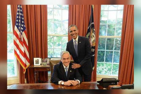 El día que el expresidente Piñera se sentó en el escritorio de Obama en la Oficina Oval