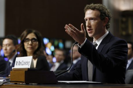 ¿Por qué Mark Zuckerberg pidió perdón (de nuevo) por Facebook y las redes sociales?