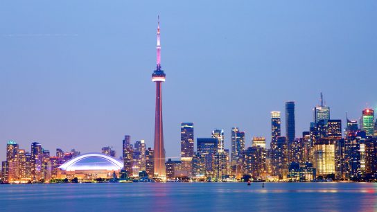 Toronto: Vida cosmopolita, iconos arquitectónicos y encanto a orillas del lago Ontario