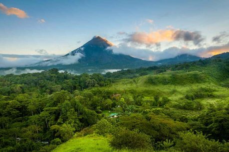 Costa Rica: Entre Selvas Exuberantes, Playas Doradas y Aventuras Naturales