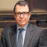 Economista Sebastián Edwards: "Chile es un país que está marcando el paso, que es reguleque, pero no vamos en caída libre y es posible enmendar el rumbo"