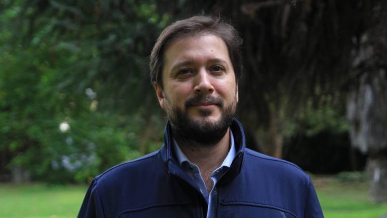 Sebastián Bowen, director ejecutivo de Déficit Cero: "Hoy para muchas personas irse a un campamento es una solución habitacional"