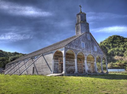 Fundación de Iglesias patrimoniales de Chiloé: "Entre más nos demoramos con la restauración, más se va pudriendo la madera. Es un efecto bola de nieve"