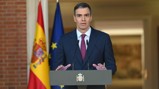 Pedro Sánchez se queda en la presidencia de España: ¿por qué estuvo en duda su permanencia?