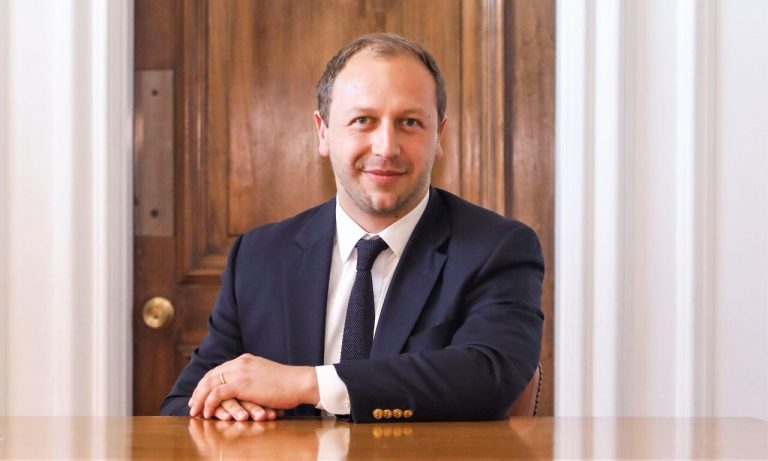 Exsubsecretario de Hacienda, Alejandro Weber por CAE: "El Gobierno está luchando contra una sombra que no existe, que es su promesa de campaña"